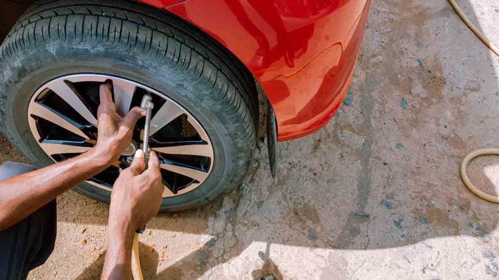 How to change any tyre