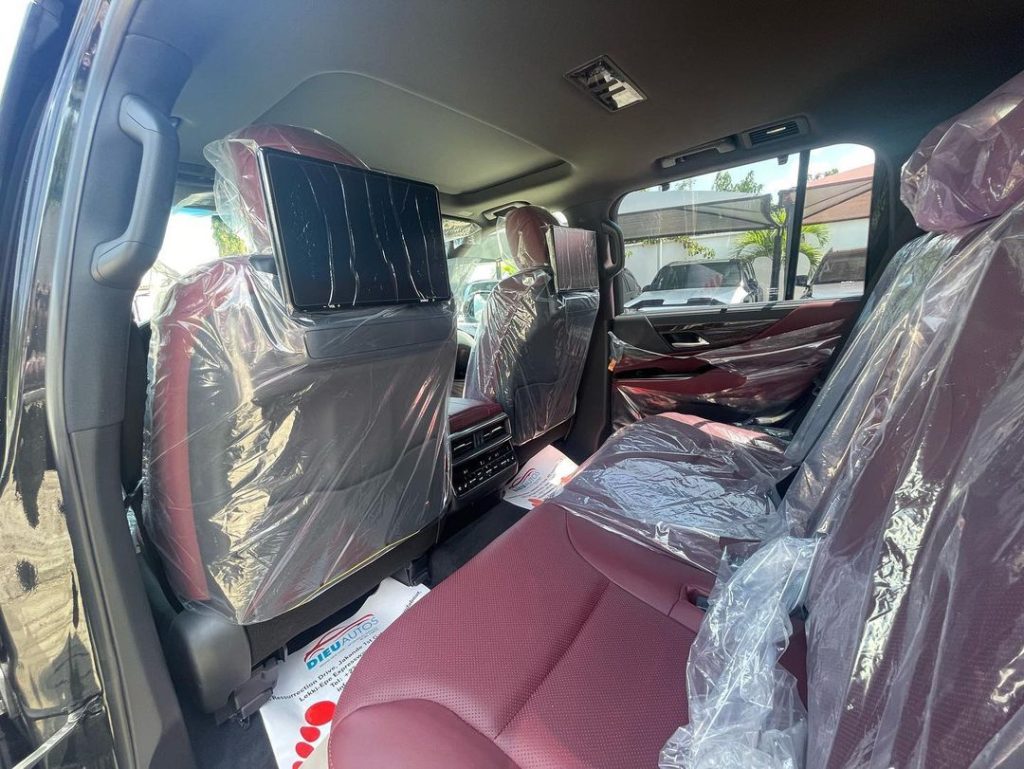 2022 Lexus LX600 SUV Interior