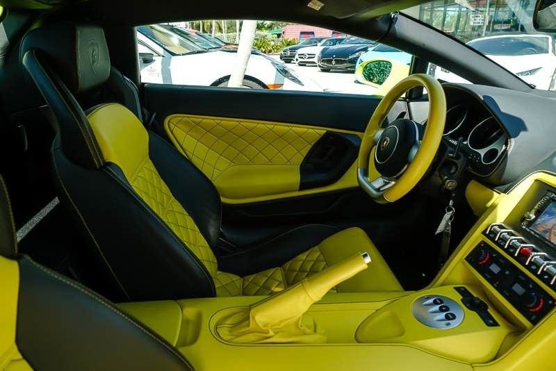 interior of Lamborghini Gallardo LP560-4 