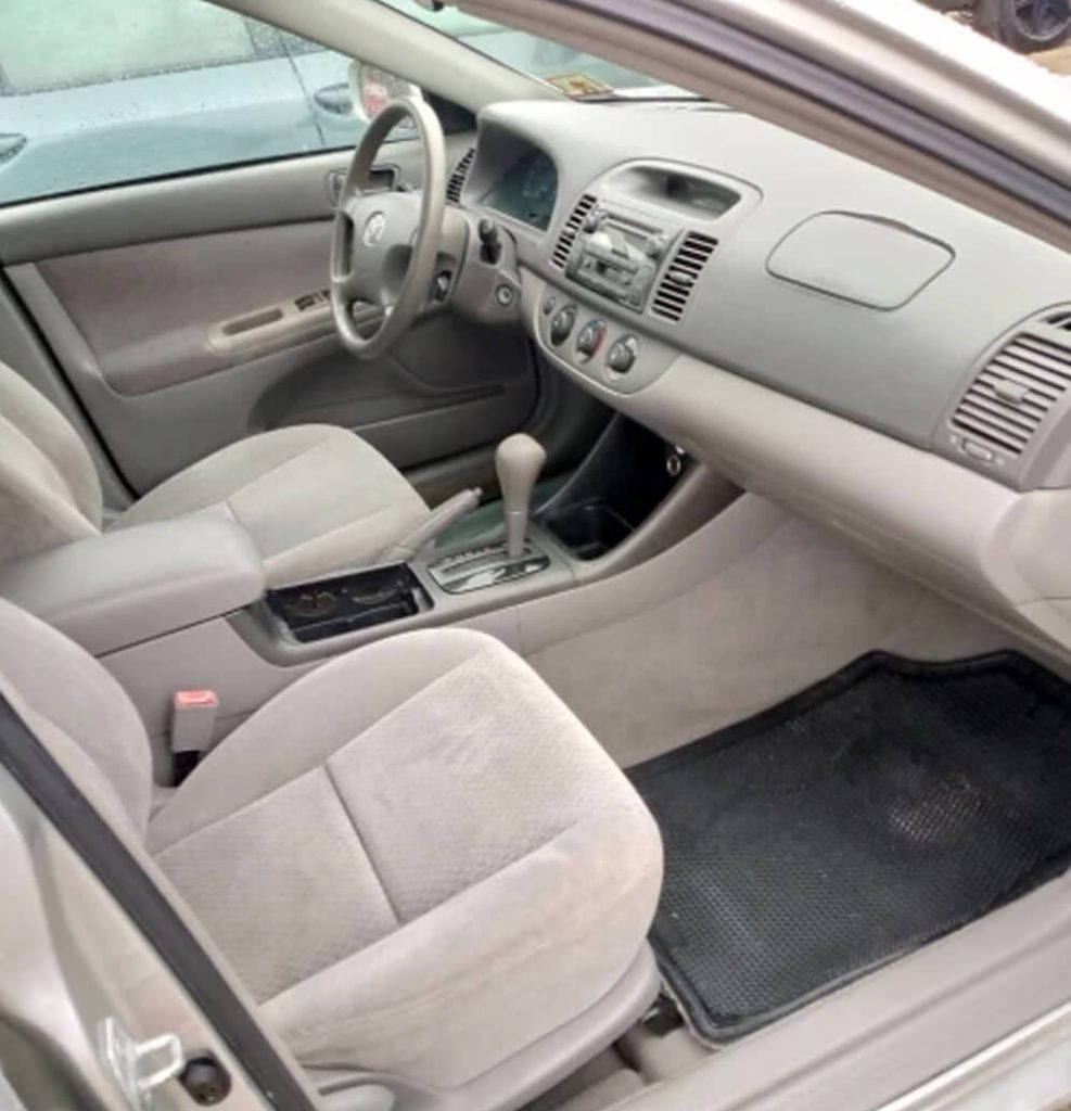 2005 Toyota Camry interior
