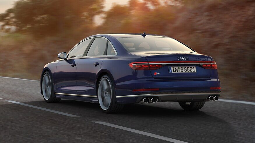 2020-Audi-S8-5 back view