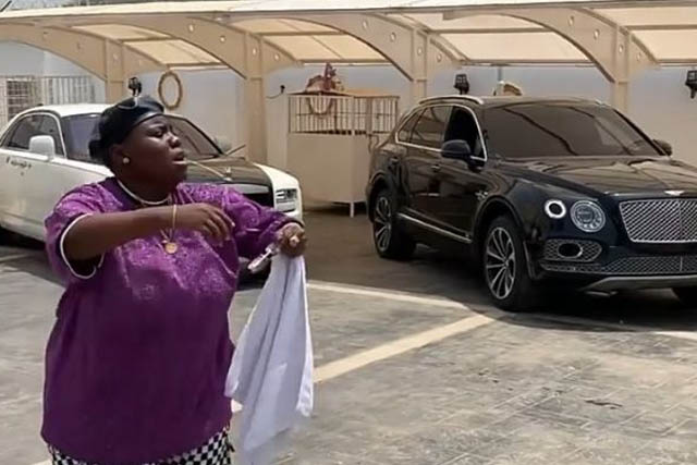 Singer Teni Rolls-Royce