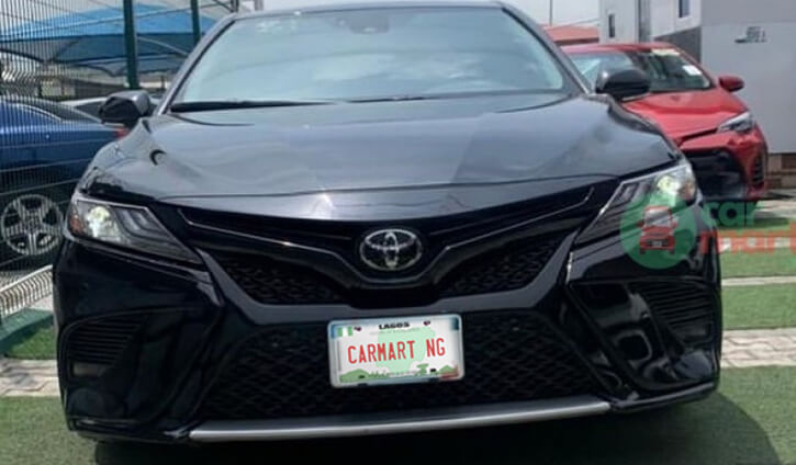 2018-toyota-camry-le-auto-front-exterior-view