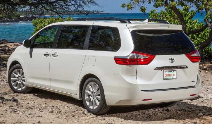 2017 toyota sienna back view