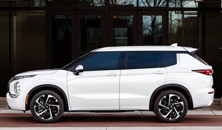 mitsubishi outlander 2021 side view