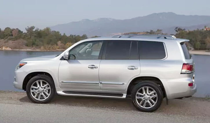 2015 Lexus LX 570 side view