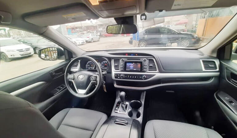 2018 Toyota Highlander Interior