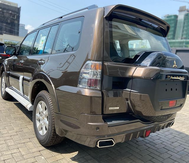 2022 Mitsubishi Pajero back view