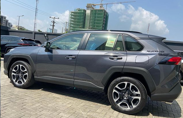 2022 Toyota Rav4 side view