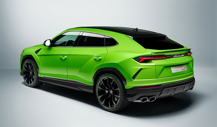 2022 Lamborghini Urus back view