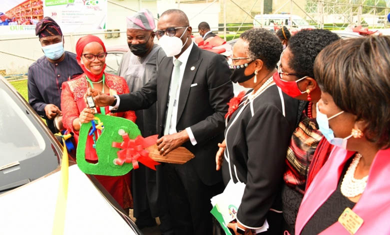 Sanwo-Olu Give out 12 Cars To Teachers Administrators Today