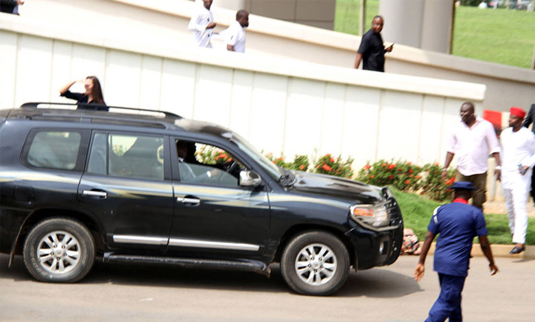 Rotimi amaechi security detail in Toyota Land Cruiser Prado