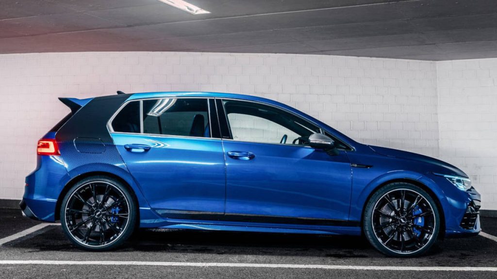 2022 Volkswagen Golf R side view