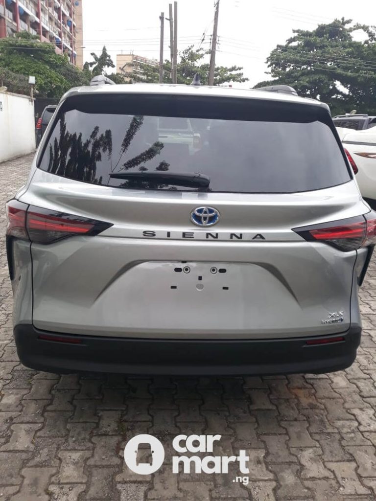 TOYOTA SIENNA 2022 MODEL back view