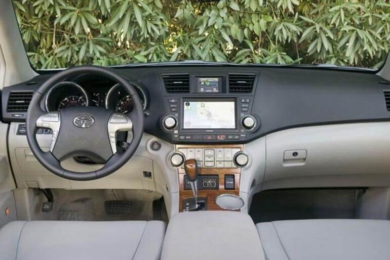 2008 toyota highlander interior