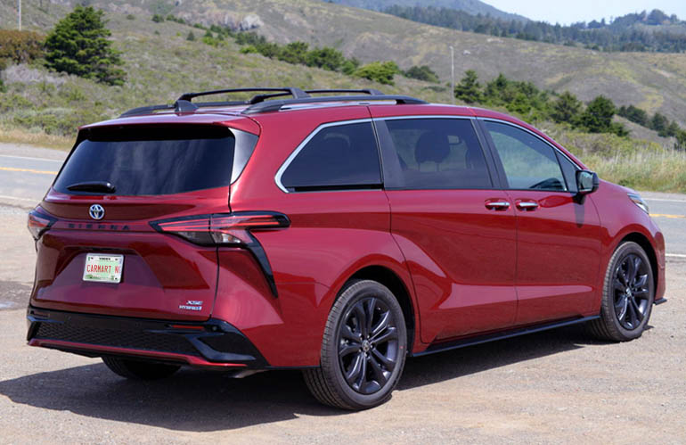 2022 Toyota Sienna back view