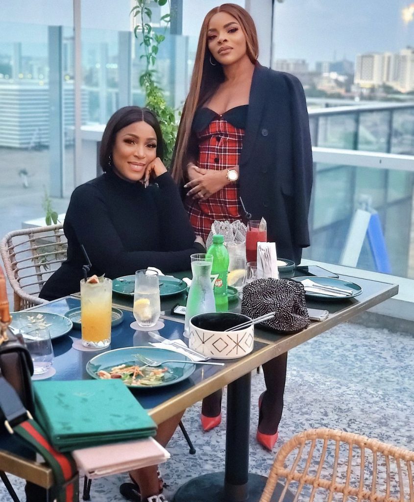 Laura & her elder sister, Linda Ikeji