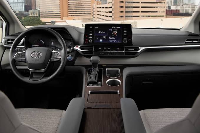 Interior of the 2022 Toyota Sienna