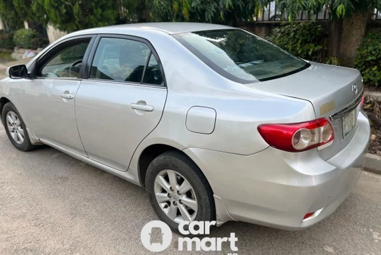 2010 Toyota Corolla side view