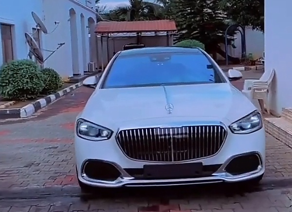 gov yahaya bello wife - 2022 Mercedes-Maybach S-class white