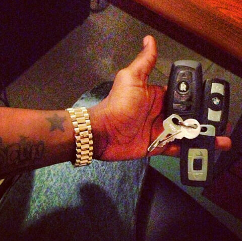 Wizkid holding car key