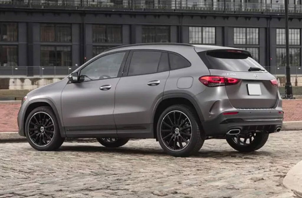 2023 mercedes-benz gla-class side view