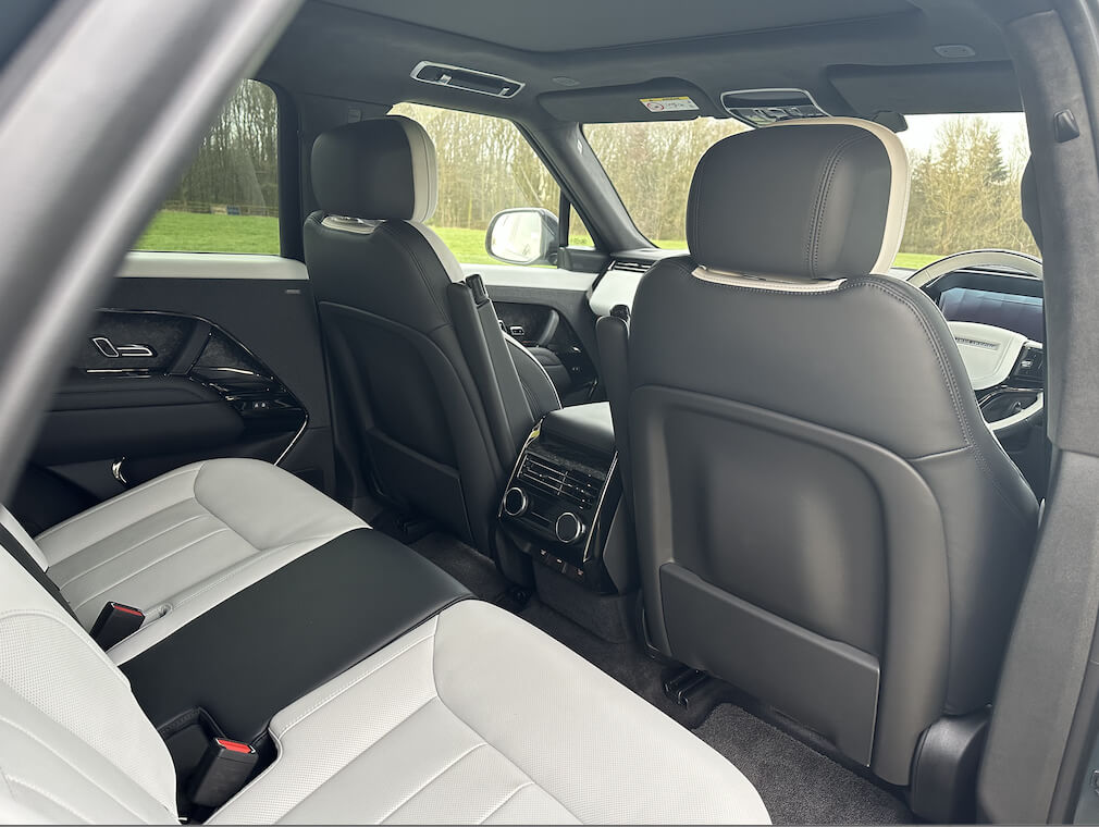 Range Rover Sport P530 back interior