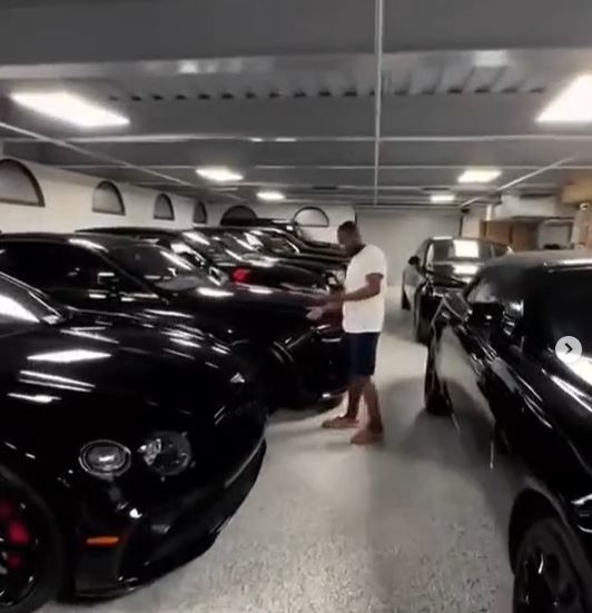 Floyd Mayweather shows off supercars