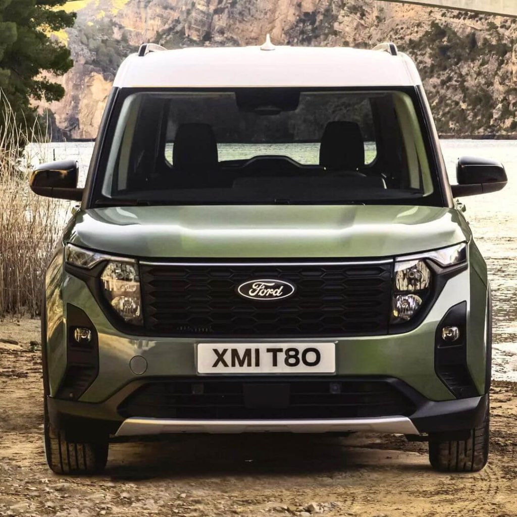 New Ford Tourneo Courier front view