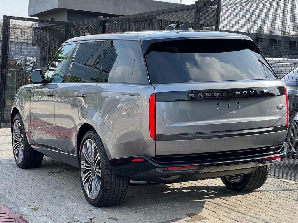 2023 Land Rover Range Rover back view