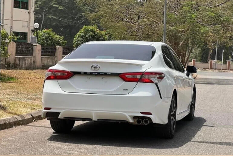 2020 Toyota Camry SE