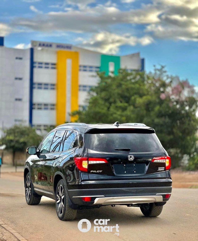 2023 Honda Pilot Touring backview