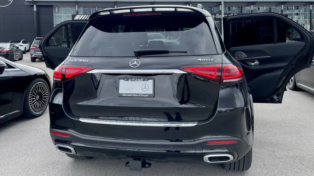 2023 Mercedes-Benz GLE backseat