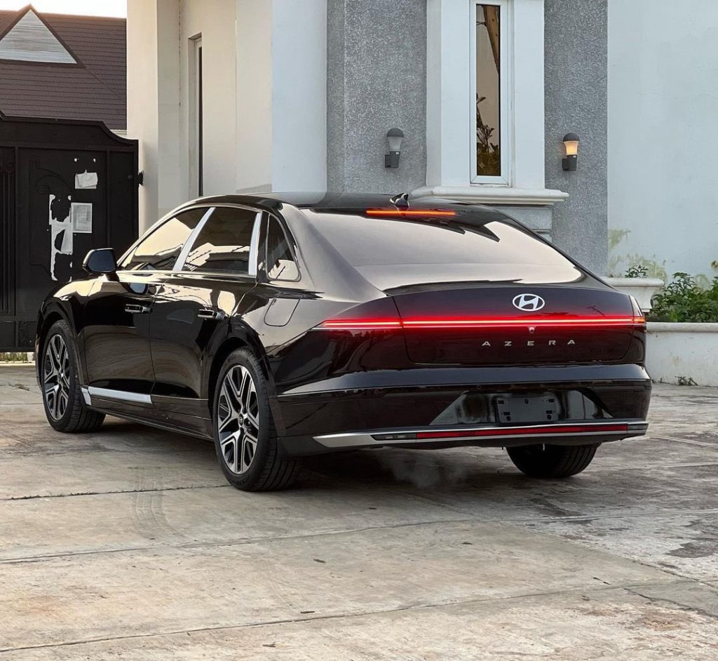 back view of 2024 hyundai azera