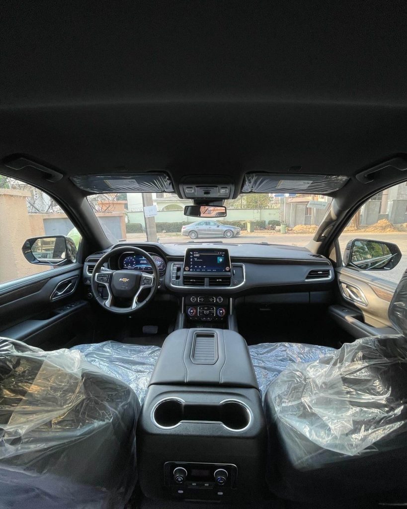 2023 Chevrolet Suburban interior