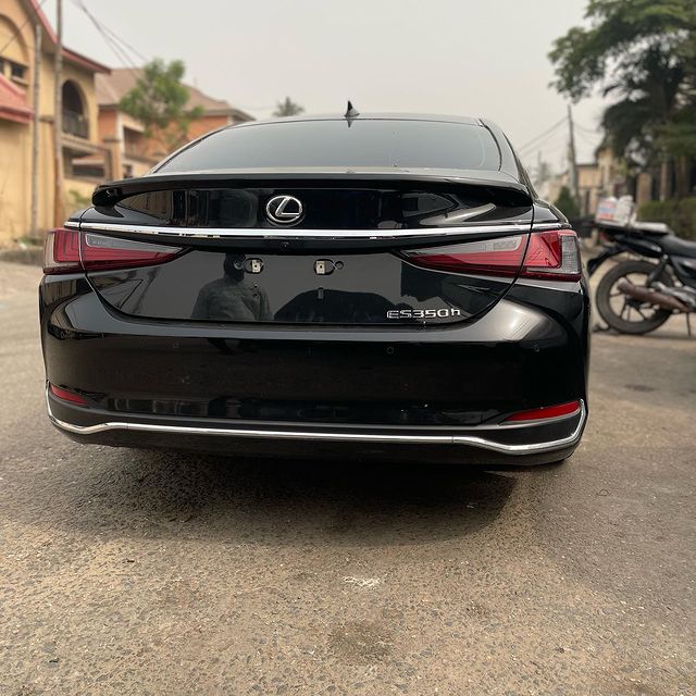 Back view of 2023 Lexus ES 350 Platinum