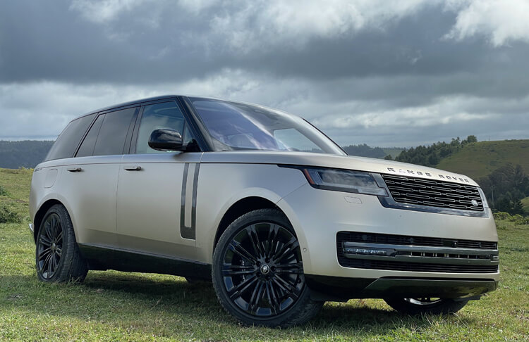 5 Reasons Why We Recommend the 2022 Range Rover Base Trim Level in 2024