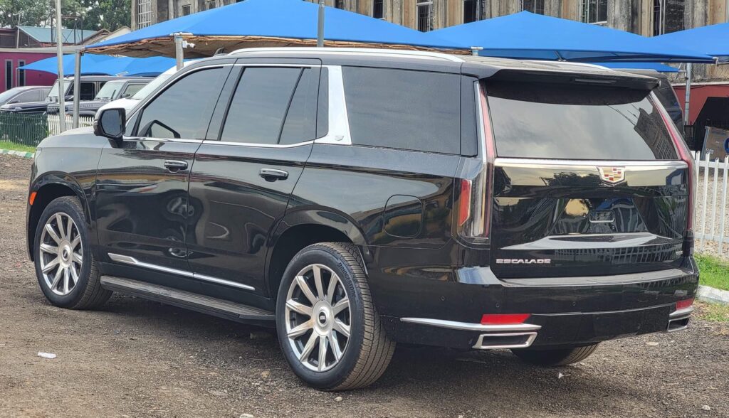 2023 Cadillac Escalade  side view