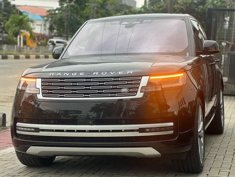 2023 Land Rover Range Rover P530 First Edition front close look