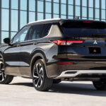 2023 Mitsubishi Outlander back view