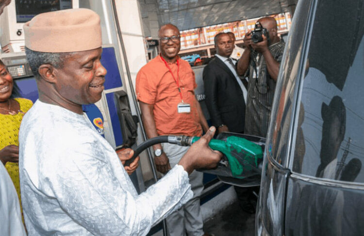 8 Cheap Tricks That Are Used By Fuel Attendants To Scam You