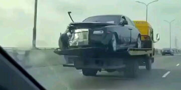 Badly damaged N200 million Rolls-Royce Ghost Spotted on a Tow truck in Lagos