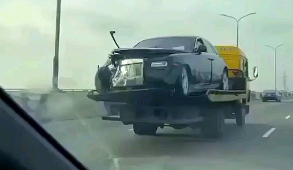 Badly damaged N200 million Rolls-Royce Ghost Spotted on a Tow truck in Lagos