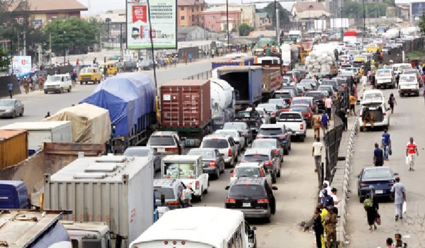 FG To Divert Traffic On Lagos-Ibadan Expressway For Six Days