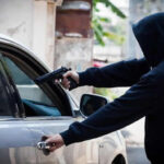 How to protect yourself and car from traffic robbers