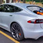 Man Puts a Generator in His Tesla to Avoid Running Out of Battery Charge While Traveling 