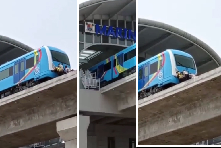 ONLY IN NIGERIA, You Will See People Pushing Trains at the Blue Line Rail in Lagos, after it refused to work, Nigerians react