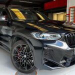 This all-black BMW X4 M Competition is like an invisible car at night