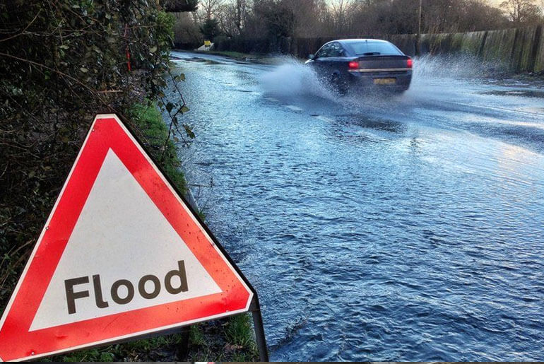 10 Safety Tips That Can Keep Safe While Driving Through Flood