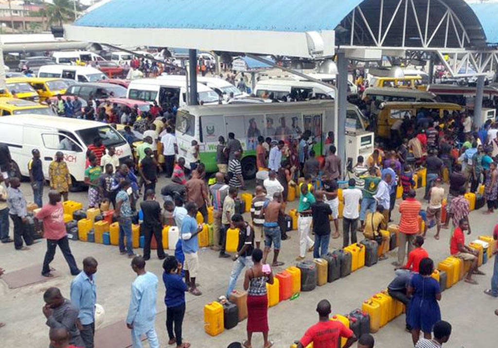 Fuel scarcity returns in some parts in Lagos, as filling stations refuse to sale, see reason